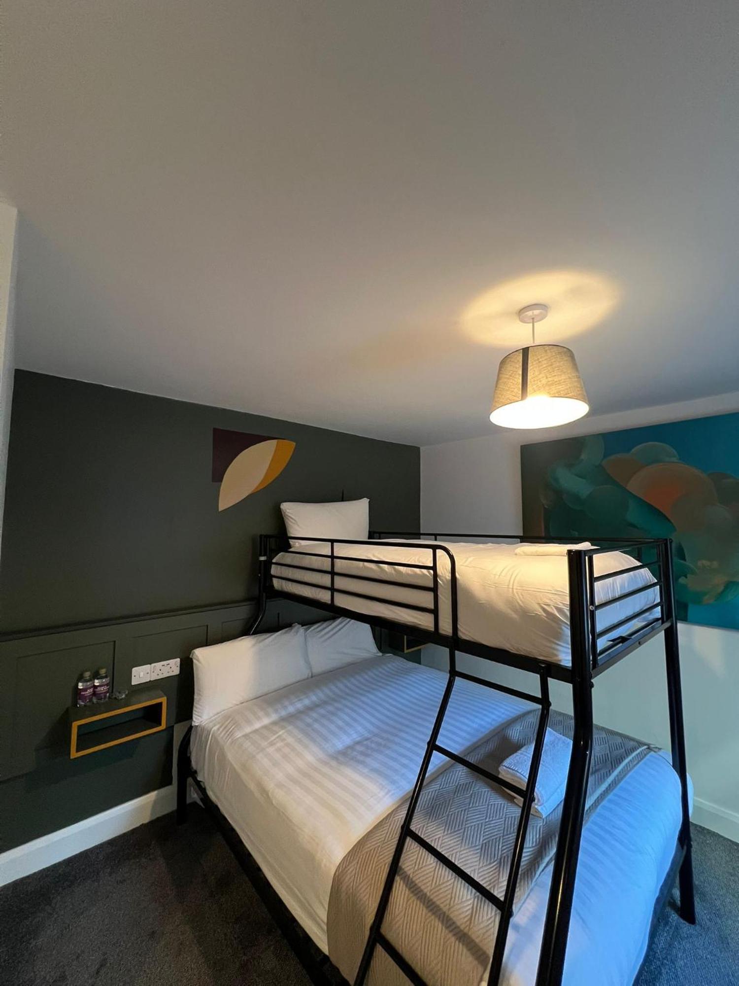 Mary Mullen'S Rooms Eyre Square. Galway Kültér fotó